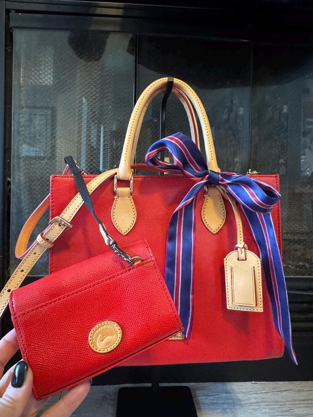 Red large Dooney & Bourke Janine tote wallet, shoulder strap wonderful condition